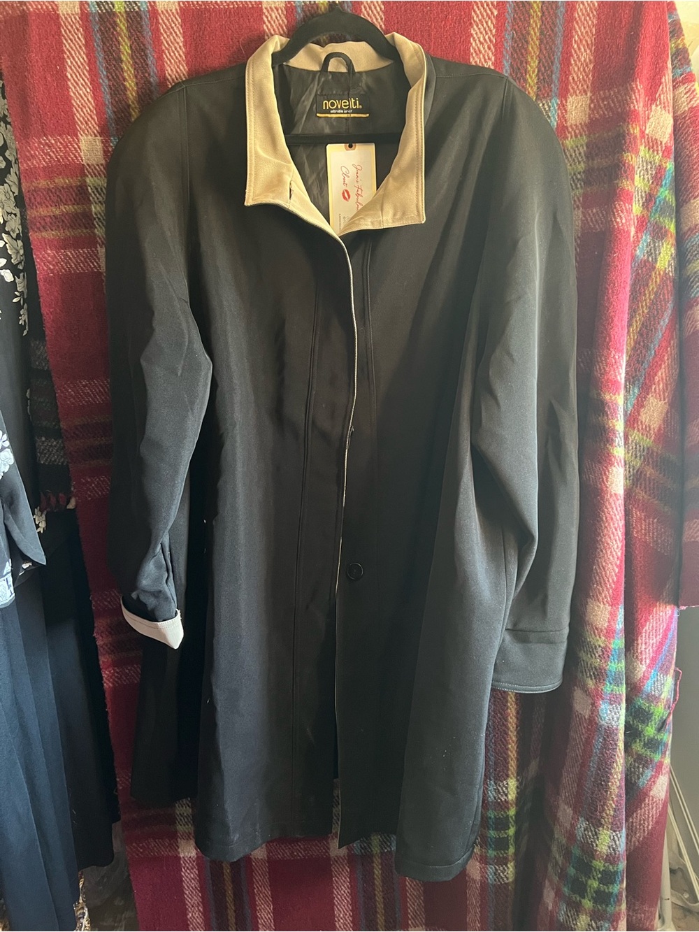 Noveltì Vintage Black Coat with Cream Collar - Plus size